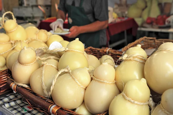 Le Provolone, le fromage italien par excellence - Paroles de Fromagers